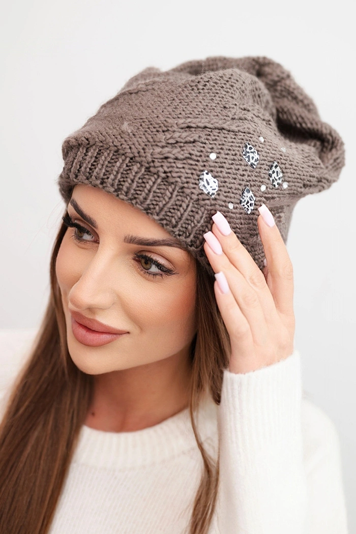 Дамска зимна шапка с апликации K468 мока