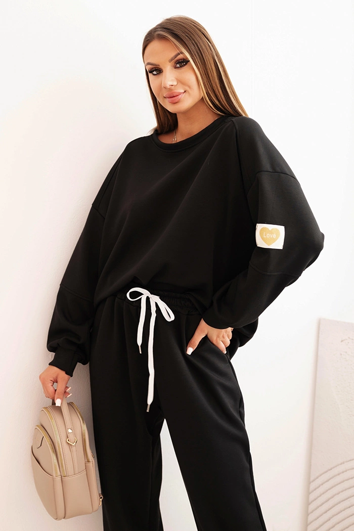 Kesi Włoski Ladies&#039; butter set with a loose sweatshirt and pants with the word LOVE black