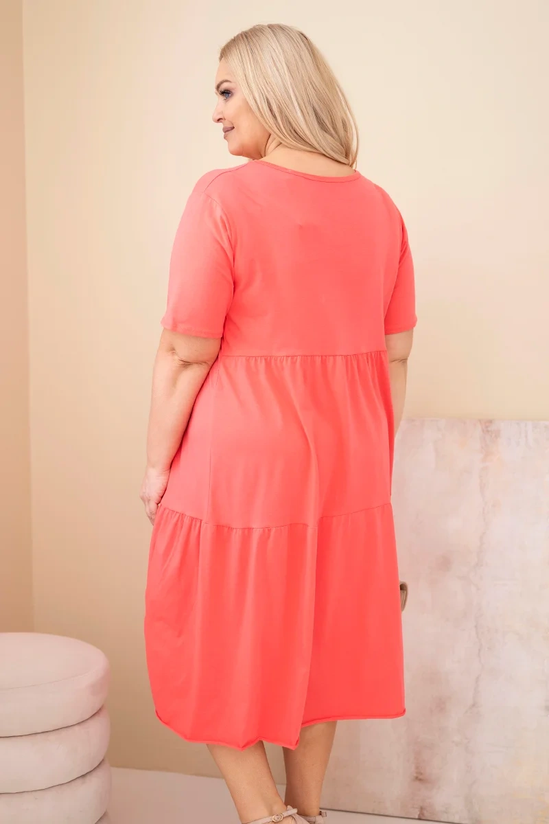 Kesi plus-size šaty s krátkymi rukávmi a volánom