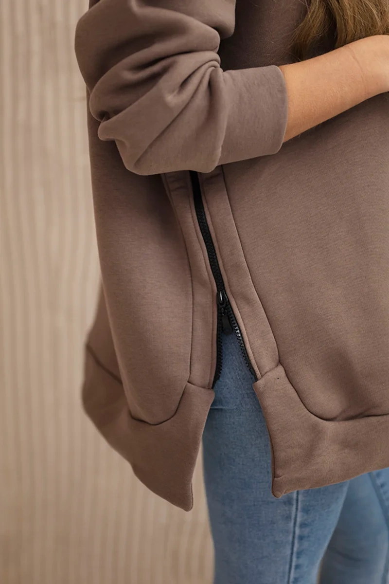 Insulated sweatshirt with zipper on the side of the mocha