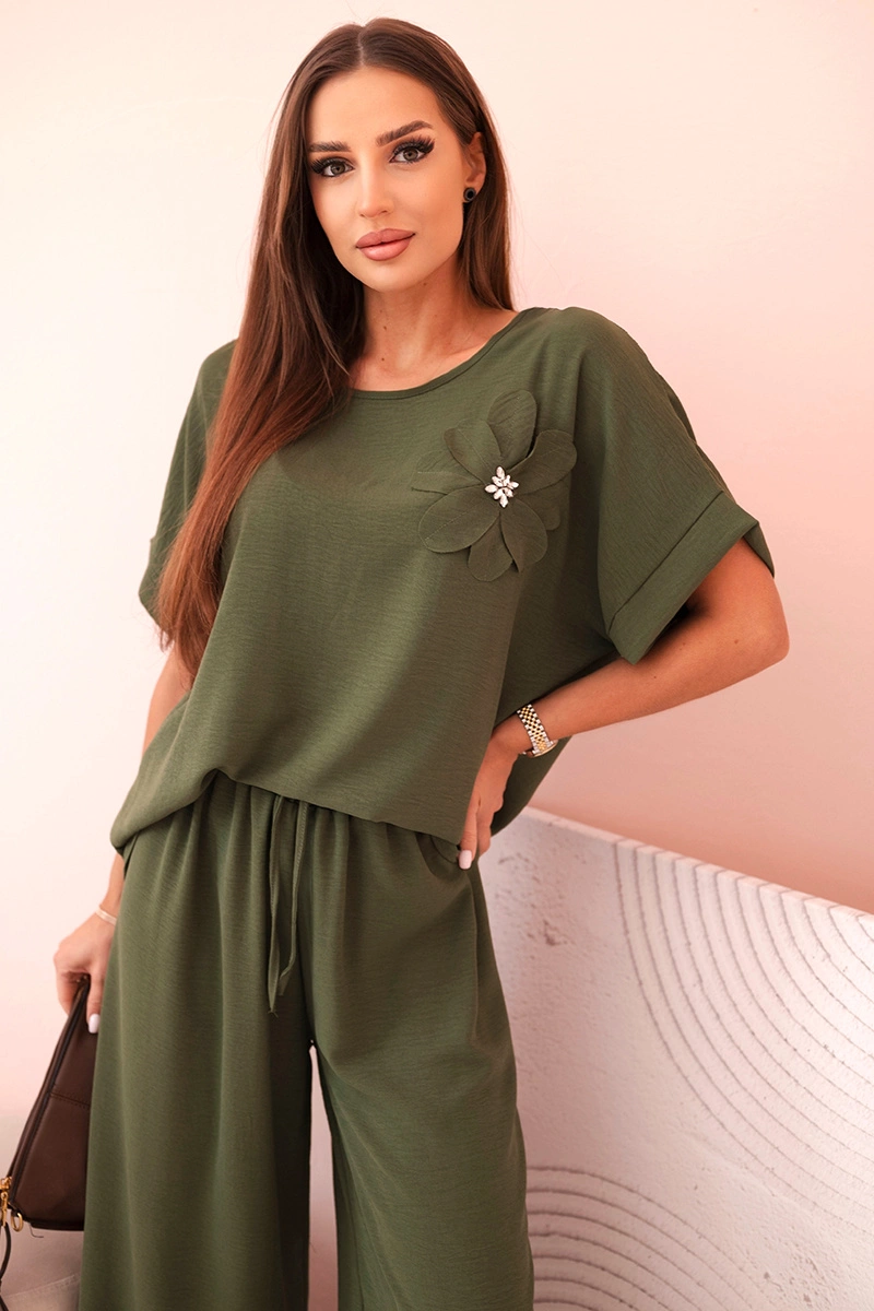 Kesi Włoski Women's viscose set with decorative flower and wide trousers - khaki