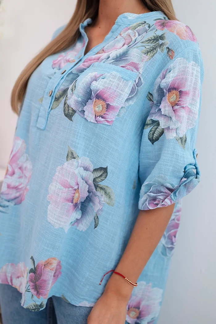 Kesi Włoski Women's cotton blouse with a floral pattern blue