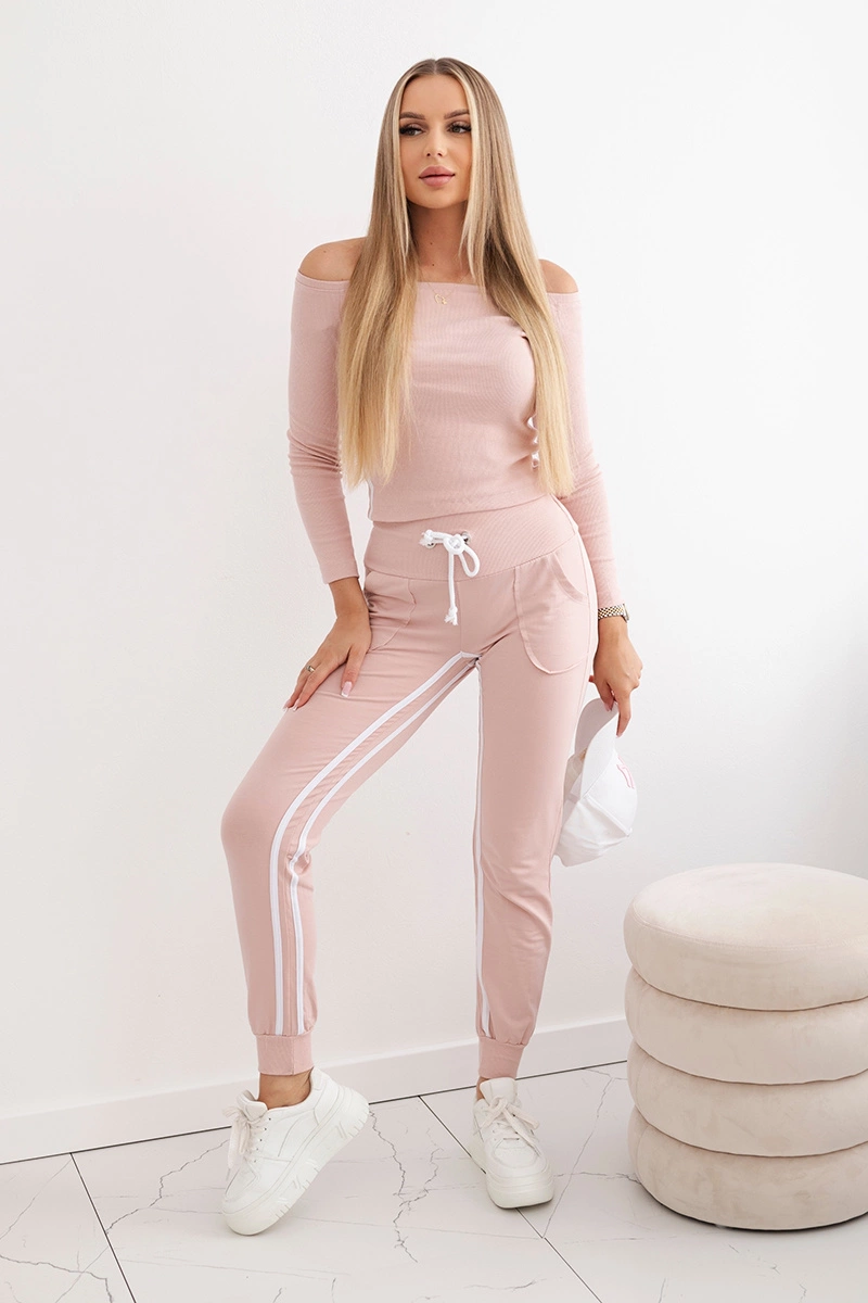 Set with double stripe in powder beige color