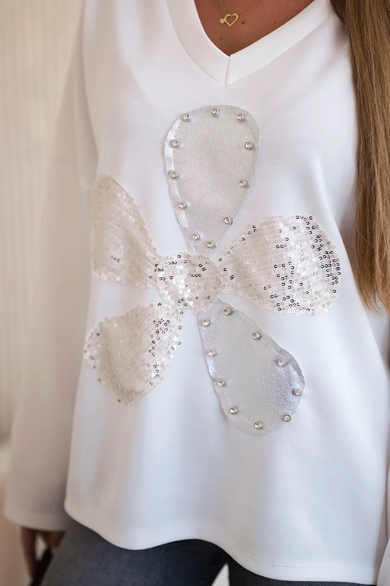 Kesi Włoski Butter fabric sweatshirt with a decorative flower ecru