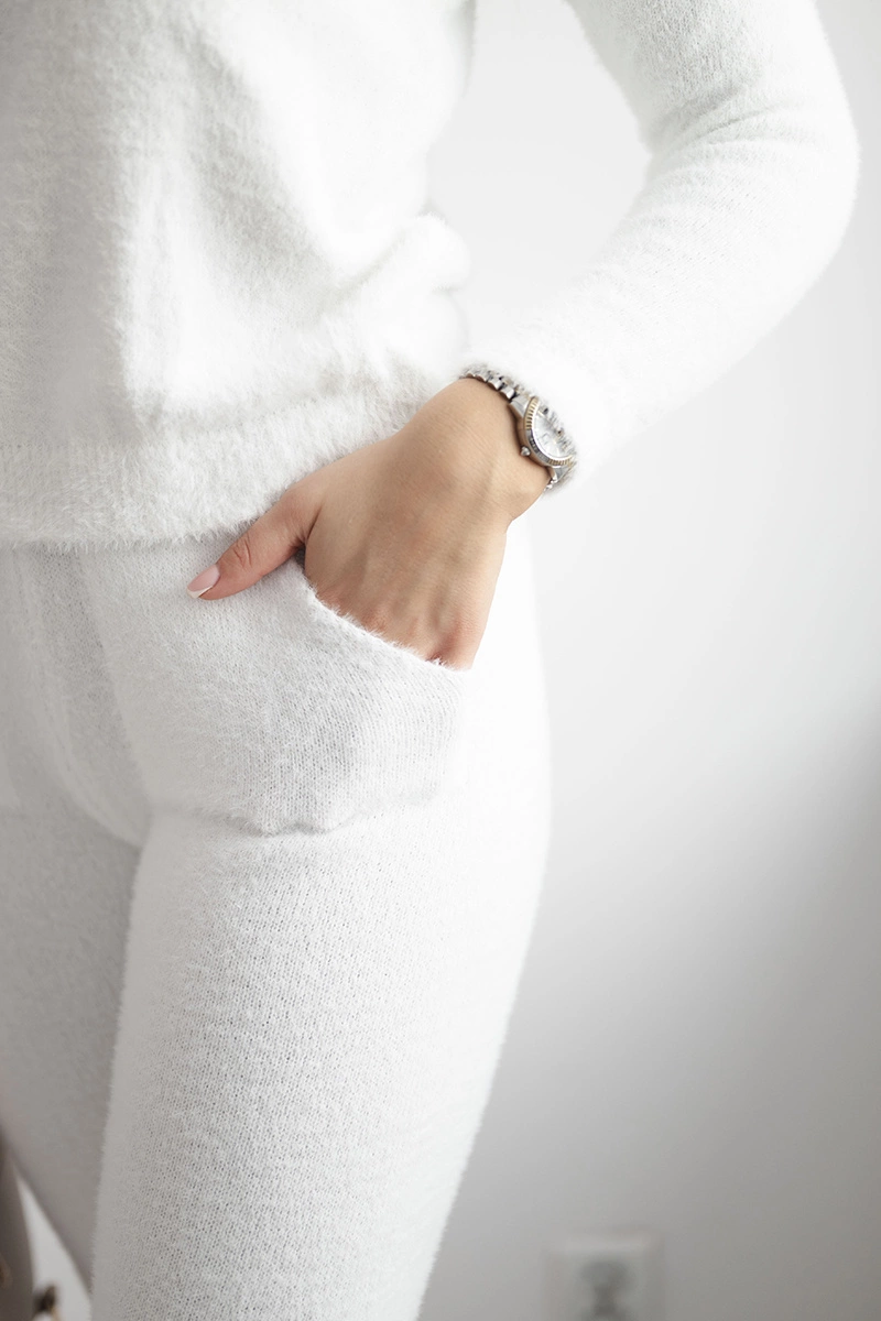 Two-piece ecred set of alpaca sweaters