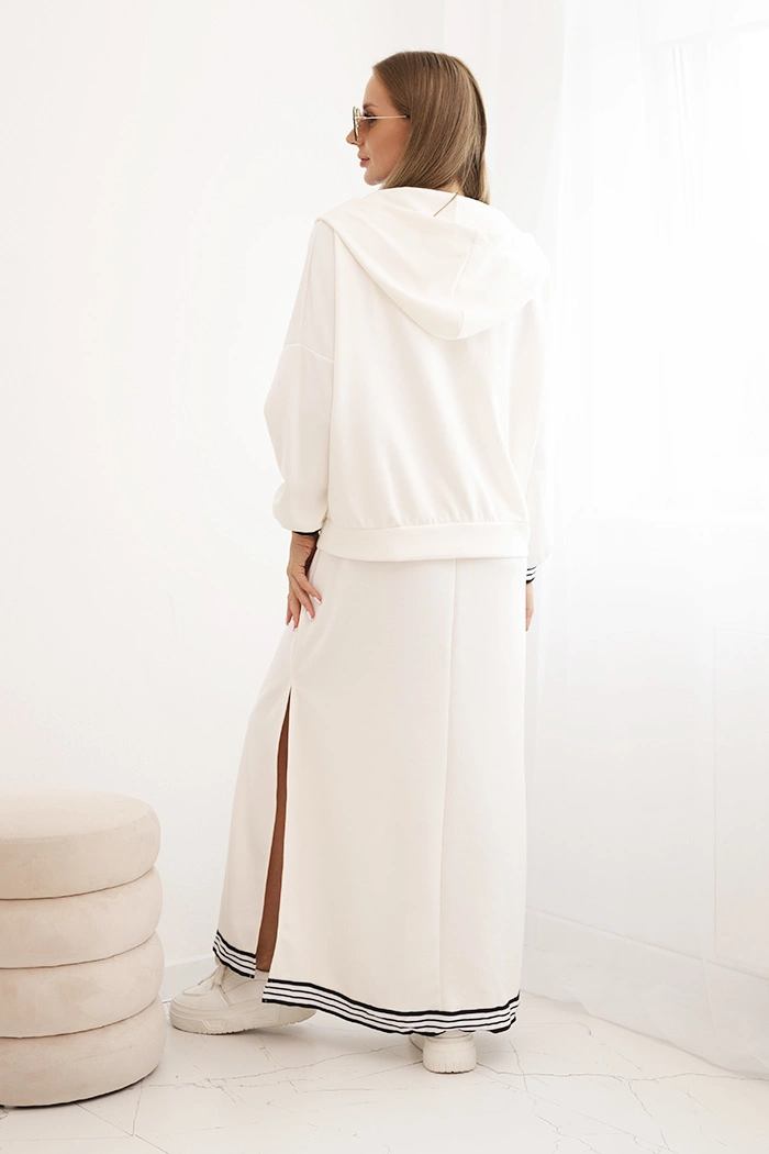 Kesi Włoski Women&#039;s set with viscose featuring a button-up blouse and a long dress ecru