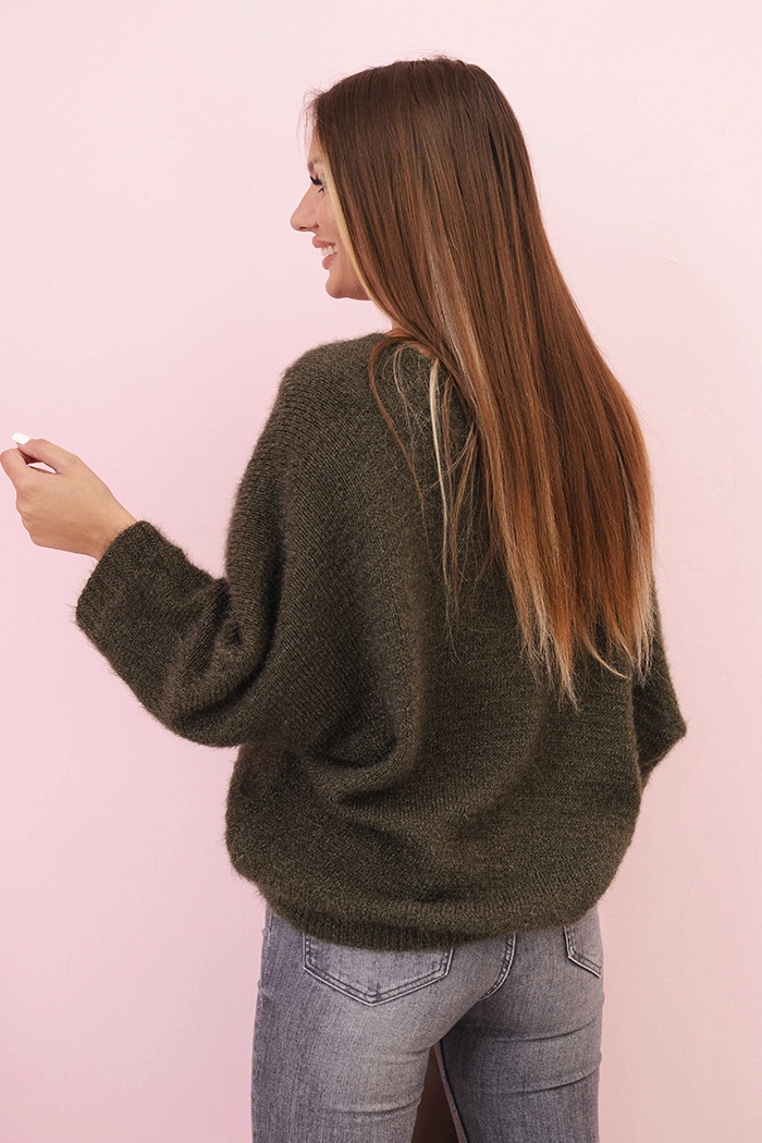 Kesi Włoski Loose-fit women's mohair sweater with a V-neck khaki