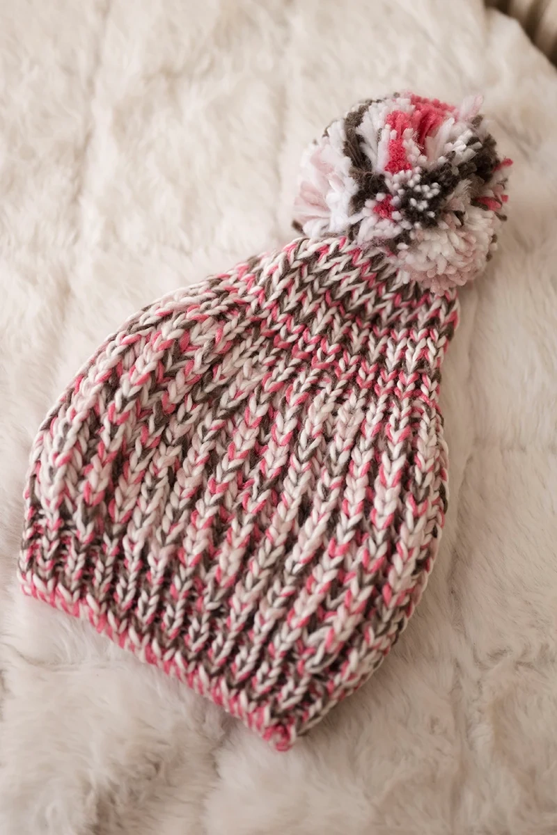 Kesi Cap with a pompom Maria K335 powdered pink