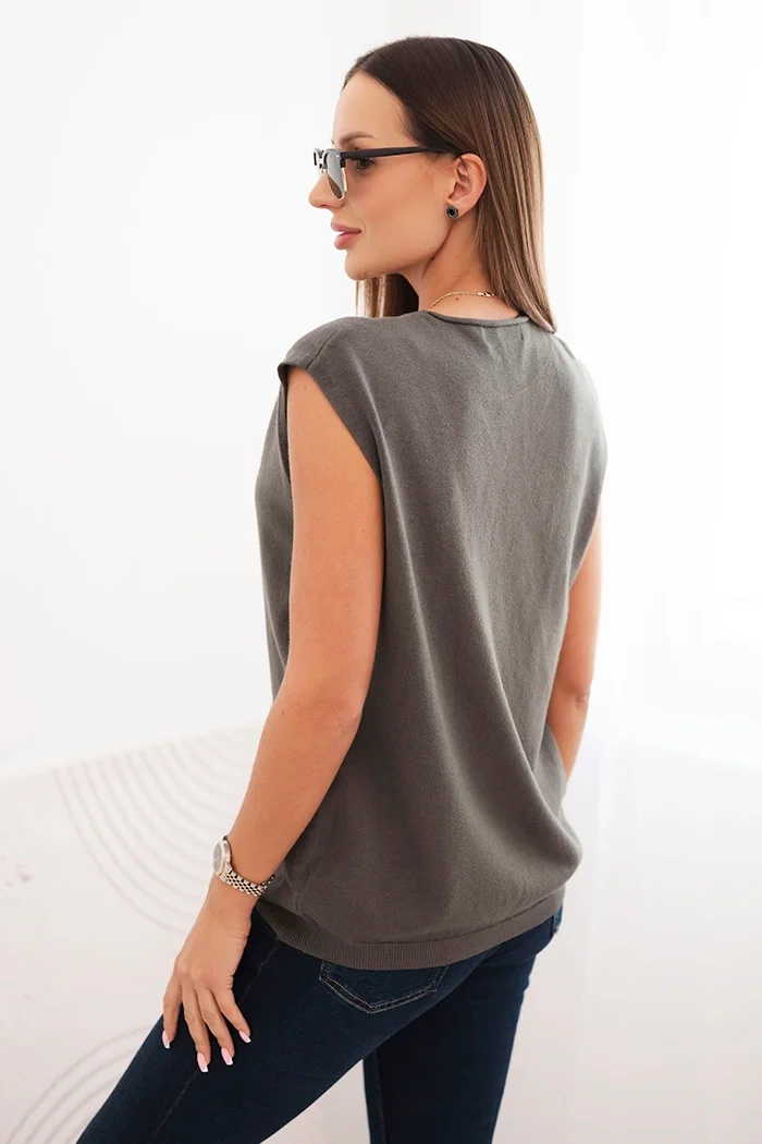 Kesi Włoski Women's sleeveless viscose sweater with pockets and a V-neck khaki