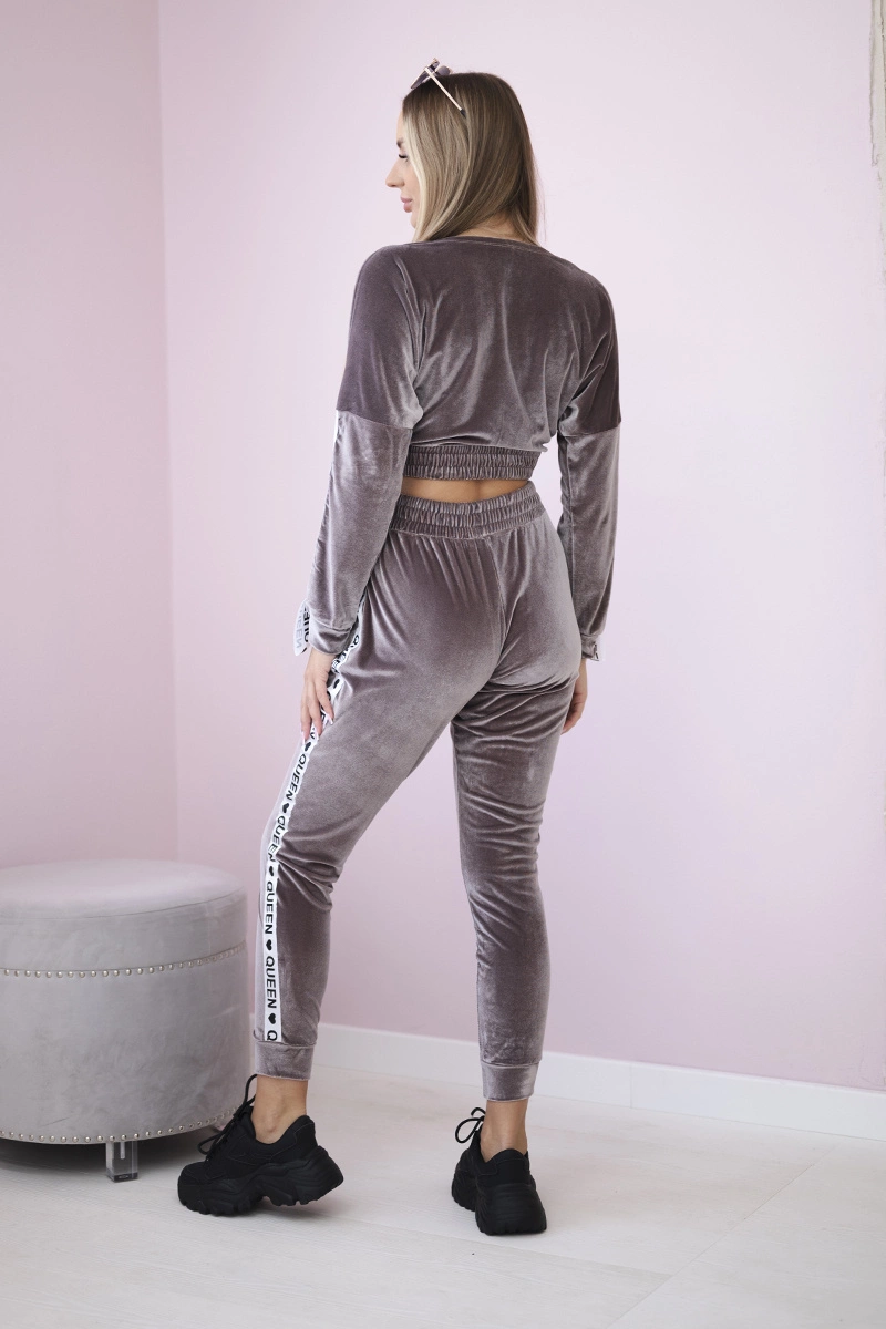 Velour set with grey Queen lettering