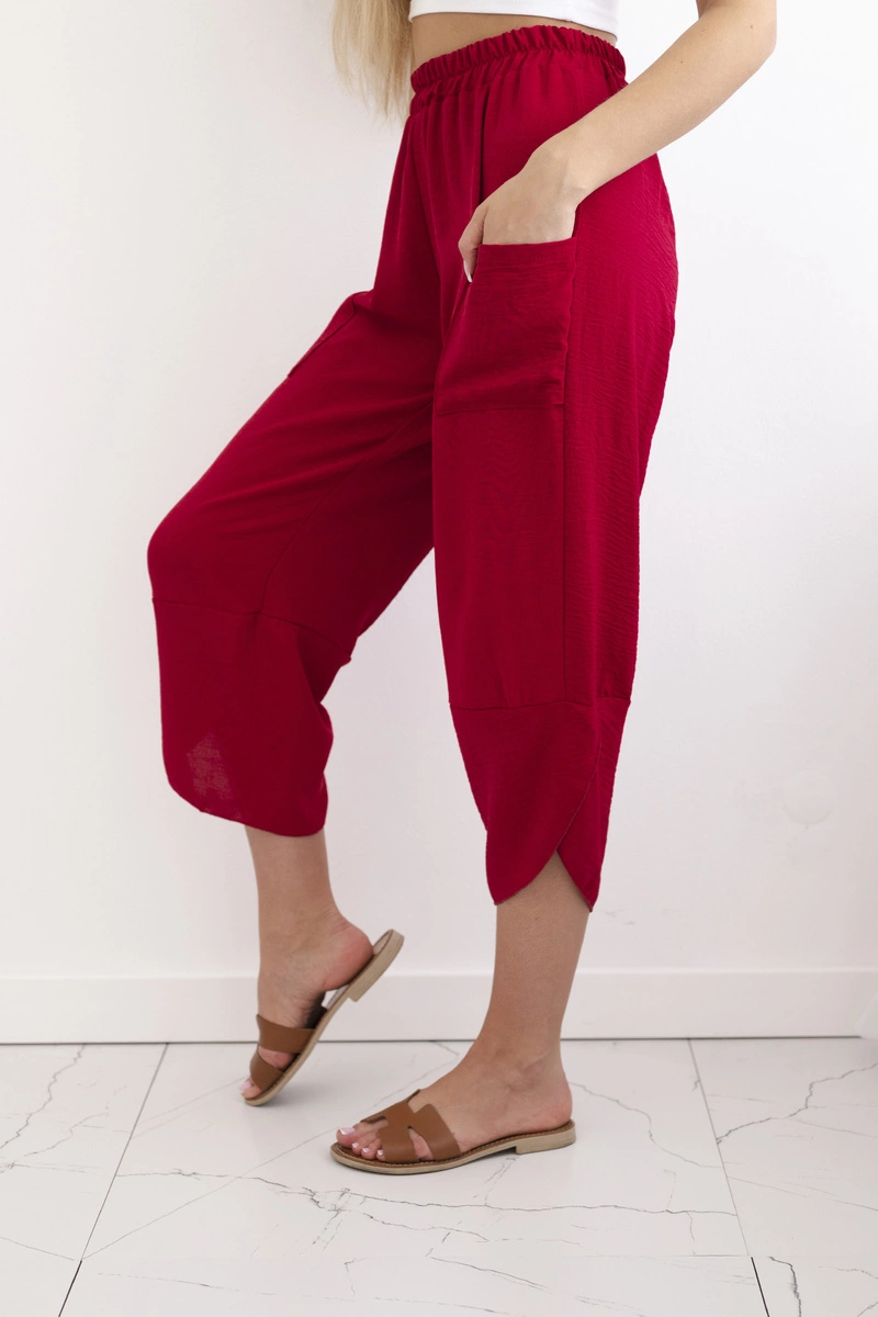 Wide-leg trousers with burgundy pockets