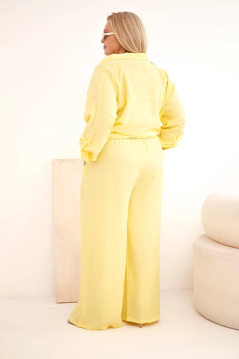 Kesi Plus Size dámsky set s košeľou a širokými nohavicami žltý