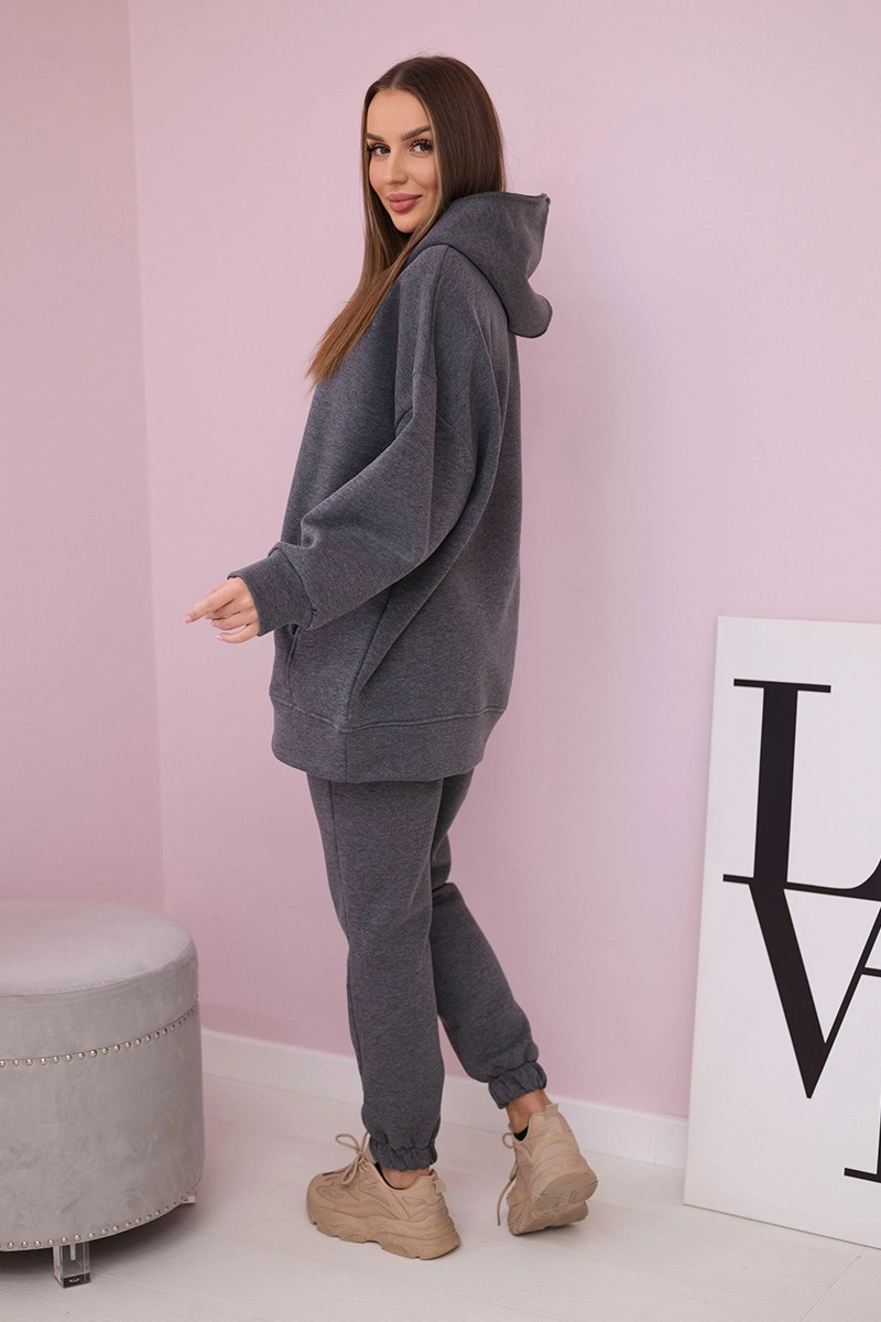 Insulated set with a hood made of graphite