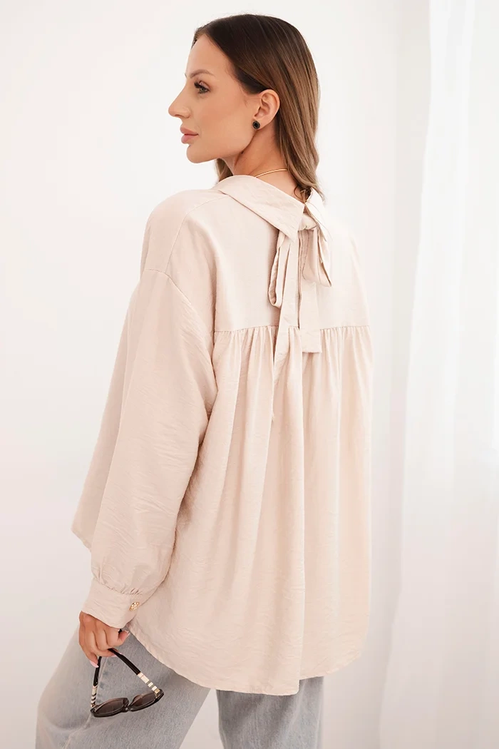 Kesi Włoski Elegant women's viscose shirt with decorative buttons beige