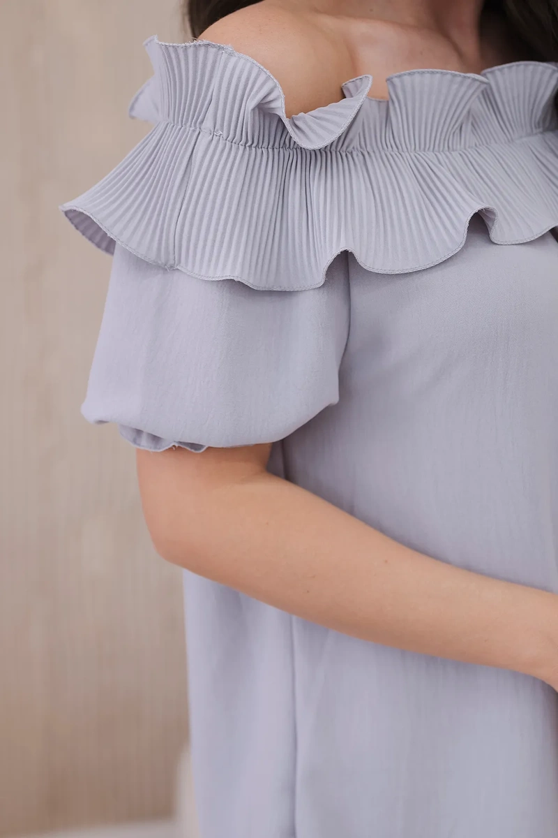 Spanish blouse with decorative ruffle in gray color