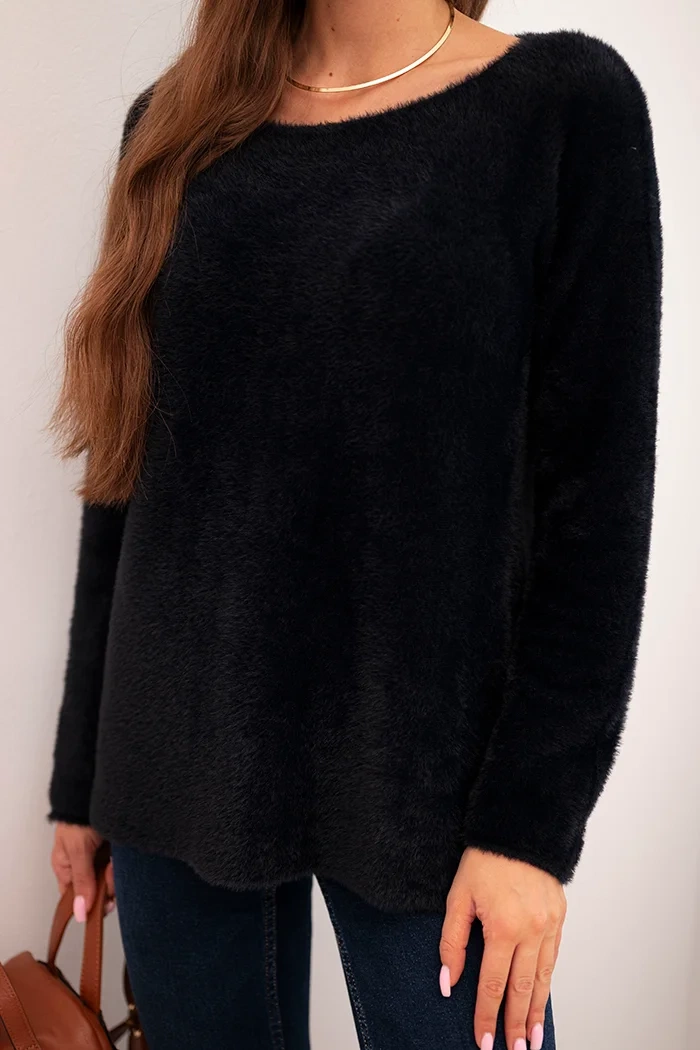 Kesi Włoski Women's sweater made of soft knit with a round neckline black