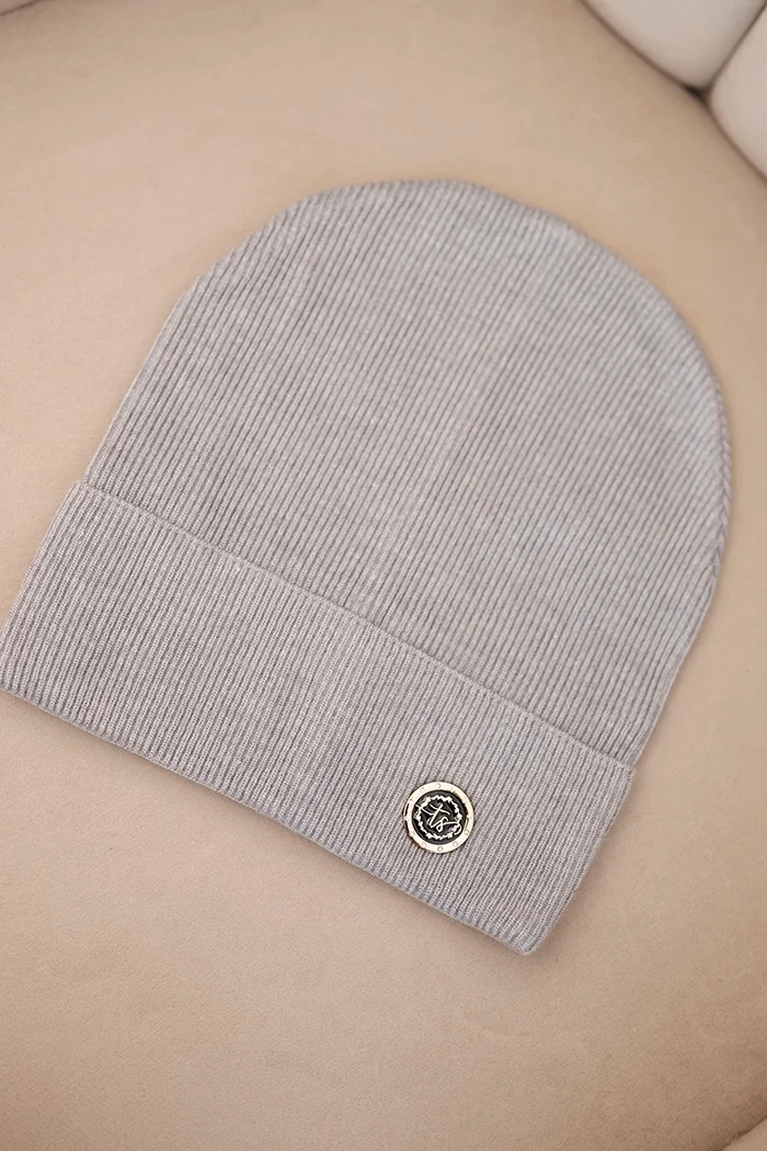 Kesi Women&#039;s ribbed cap made of modal and viscose with a decorative button gray