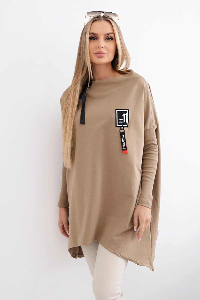 Oversize sweatshirt with camel asymmetrical sides