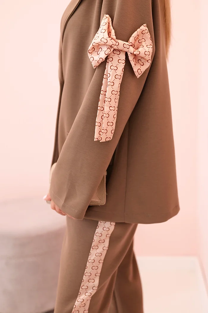 Kesi Włoski Women&#039;s set with viscose – blazer with lapels and pants with a stripe camel