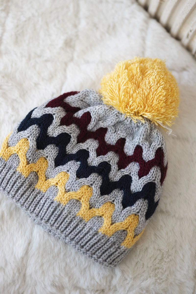 Women&#039;s cap Laila K283 dark gray+yellow