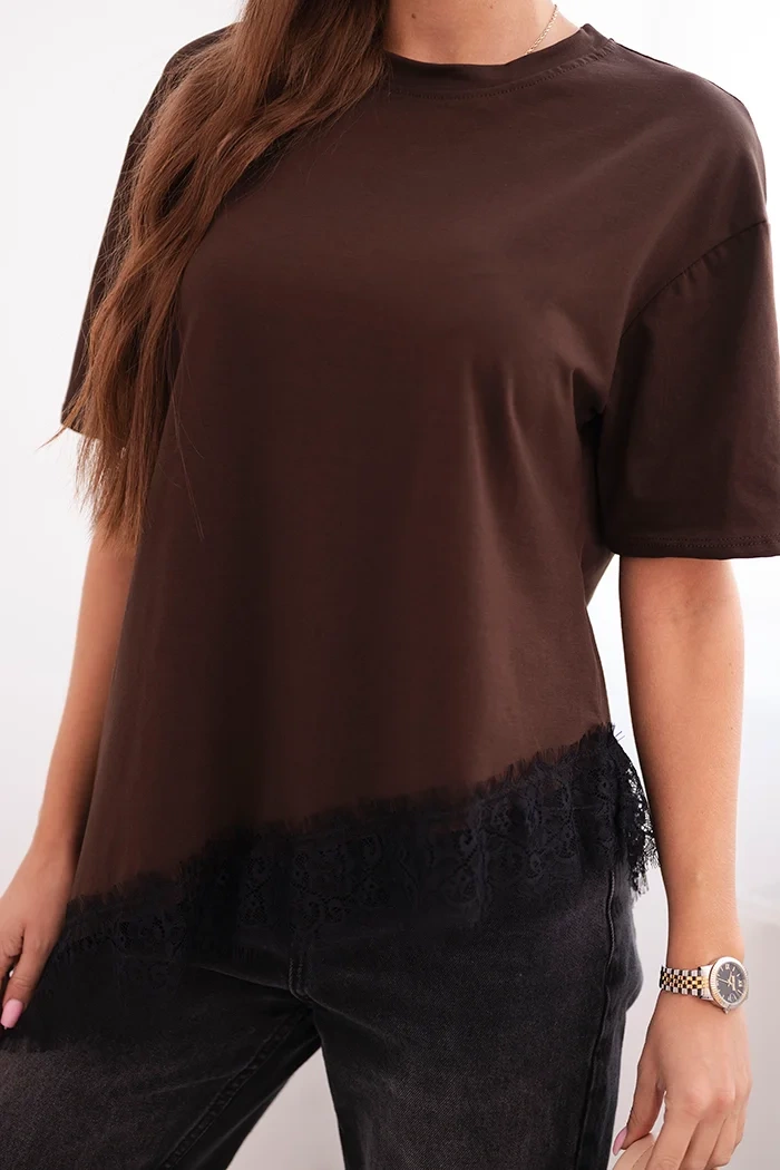 Kesi Włoski Women's cotton asymmetric blouse with lace at the bottom brown