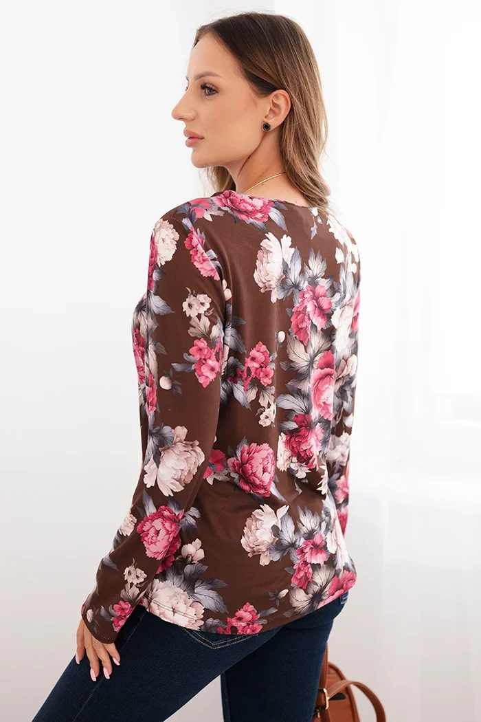 Kesi Włoski Women's viscose blouse with flowers and long sleeves chocolate