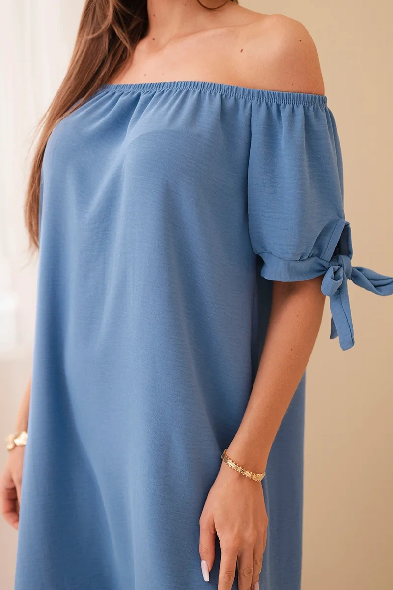 Dress with ties on the sleeves dark jeans