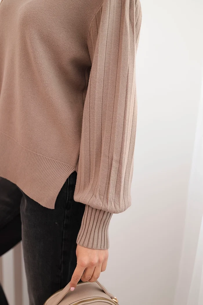 Kesi Włoski Women's viscose sweater with long sleeves and side slits fango