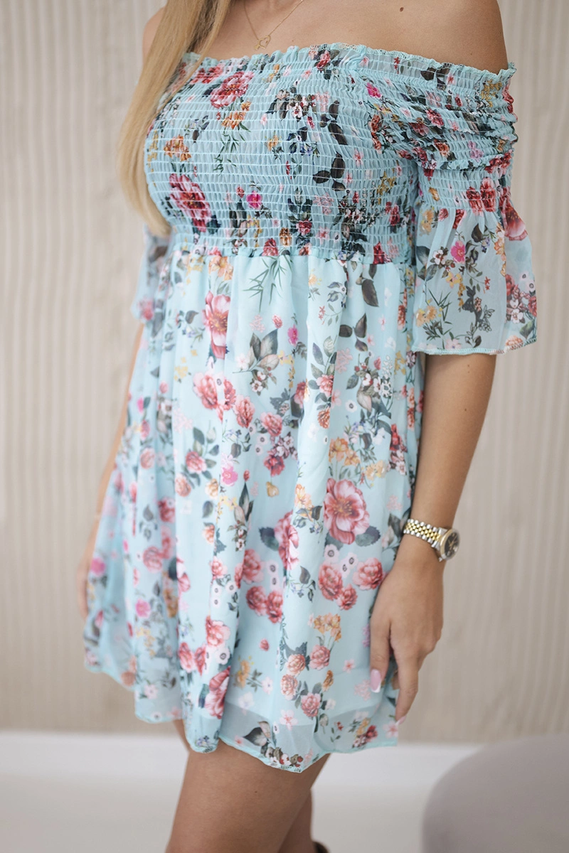 Shoulder dress with mint floral pattern