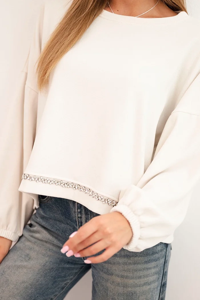 Kesi Włoski Women's sweatshirt with decorative finishing at the bottom ecru