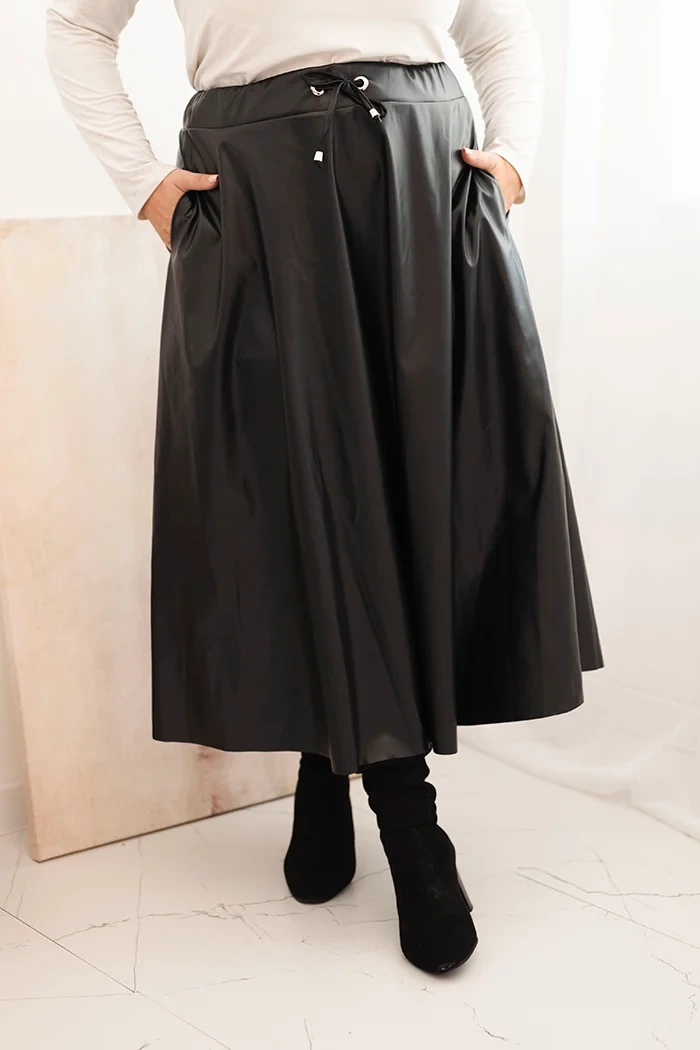 Kesi Włoski Plus Size women&#039;s skirt made of eco-leather with an elastic band and drawstring at the waist black