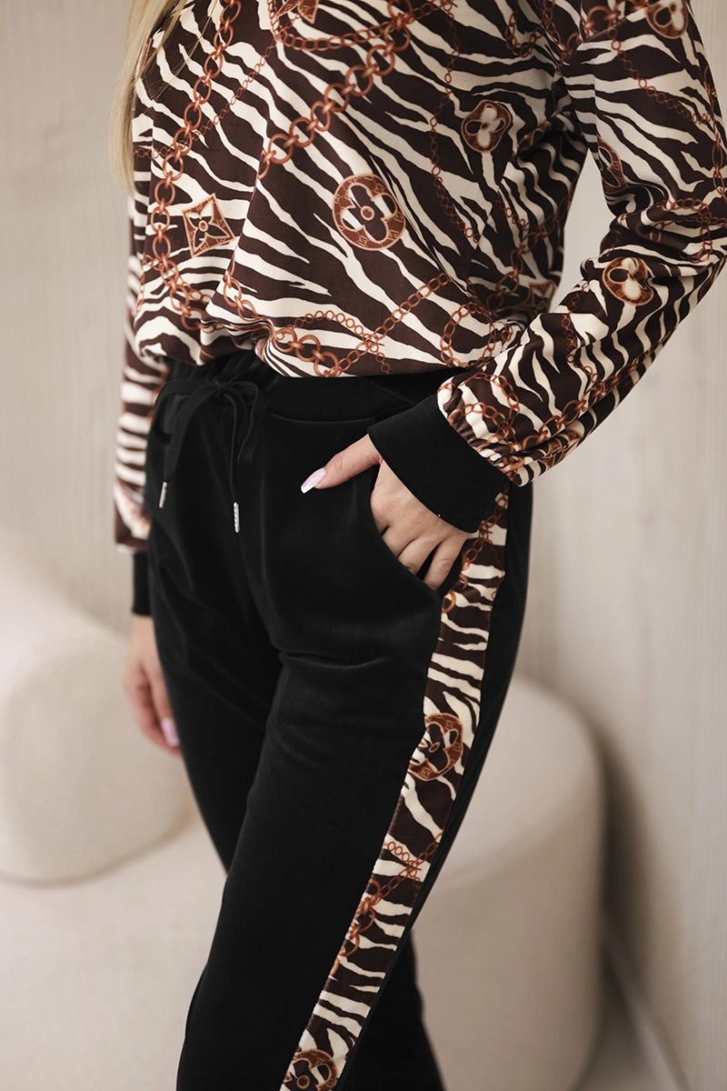 Kesi Włoski Velour set with an animal motif brown