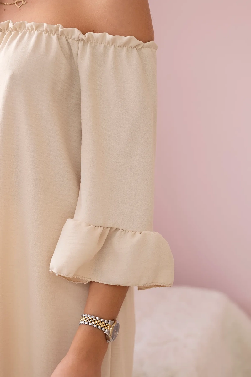 Spanish blouse with ruffles on the sleeve beige