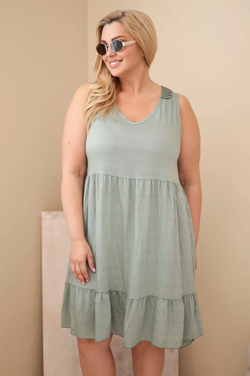 Plus size šaty bez rukávov s čipkou khaki