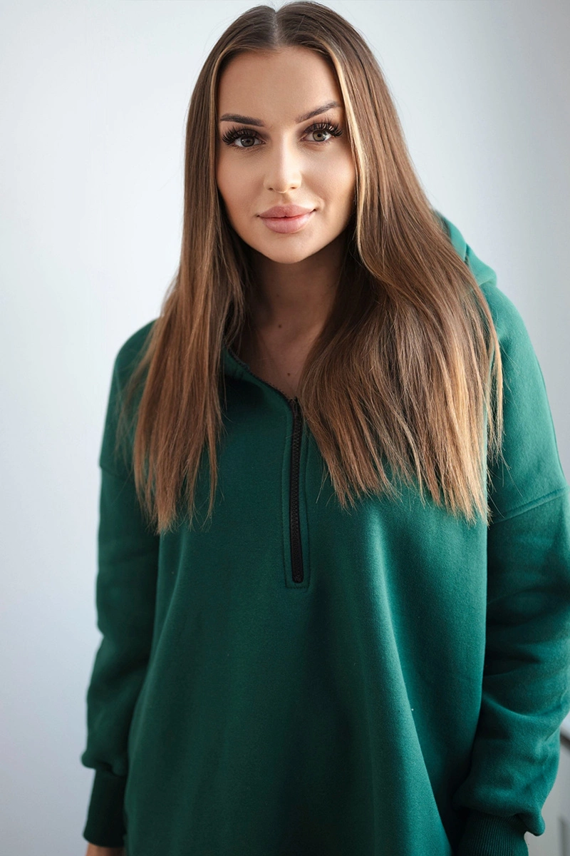 Insulated sweatshirt with slits on the sides in dark green color