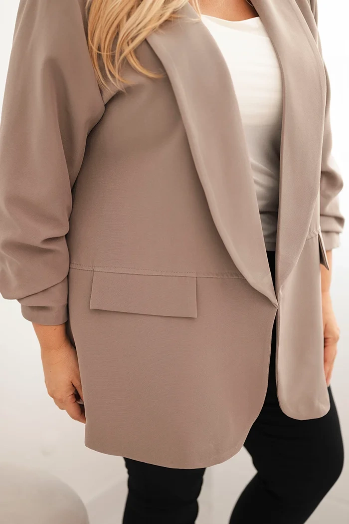 Elegantný plus size blejzer Kesi