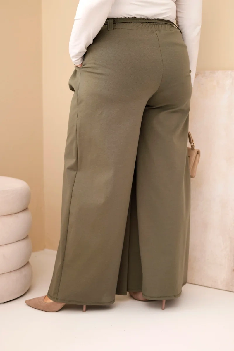 Plus size nohavice s kvetinovým opaskom