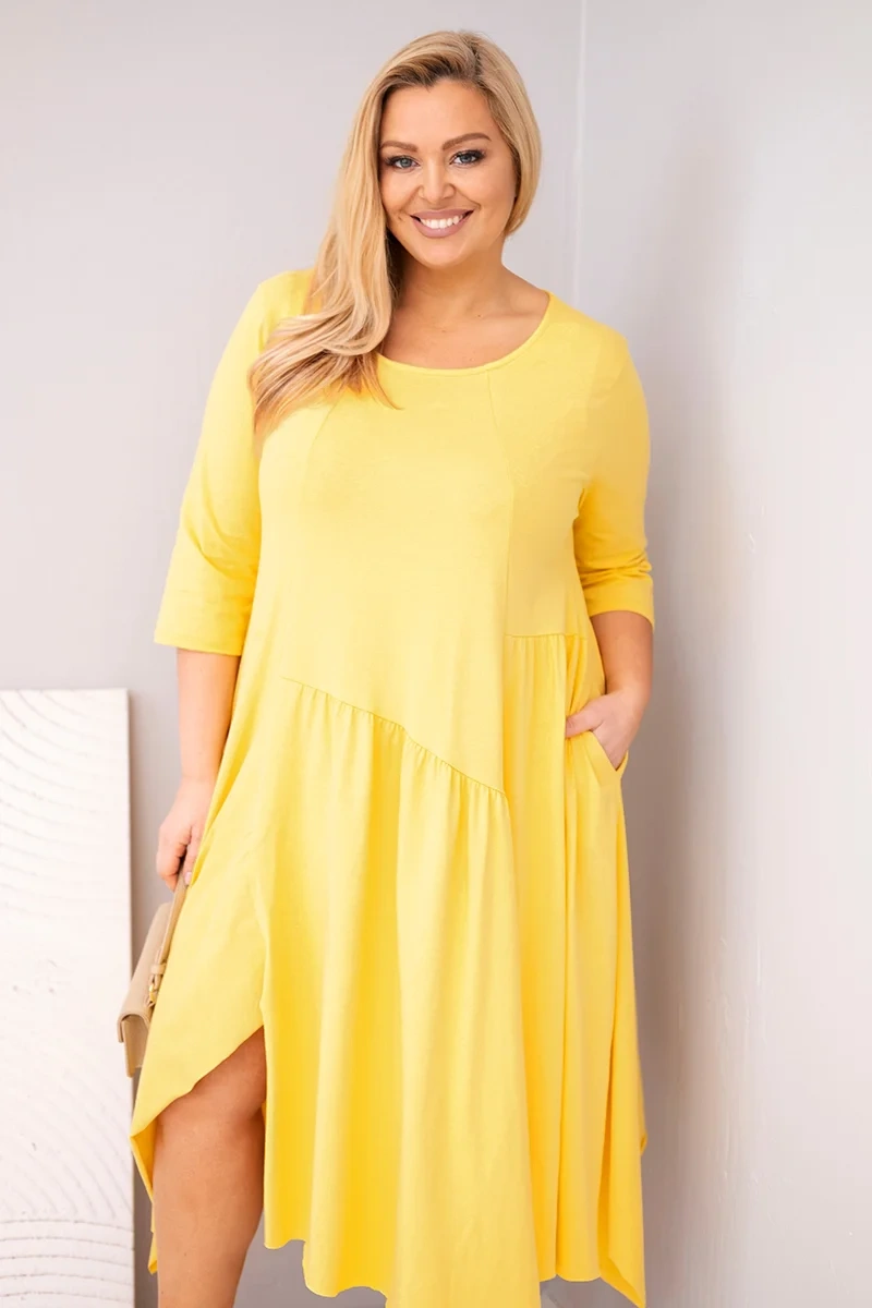 Žlté plus size šaty s asymetrickým lemom