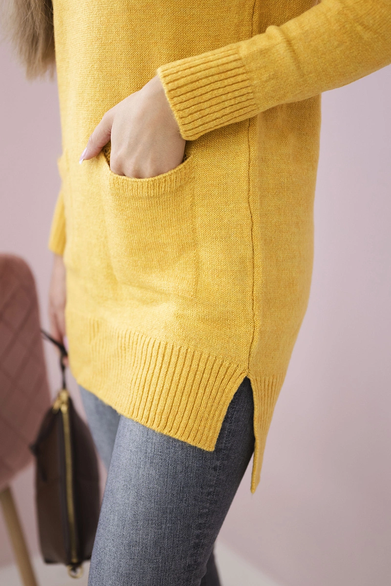 Sweater with mustard stand-up collar