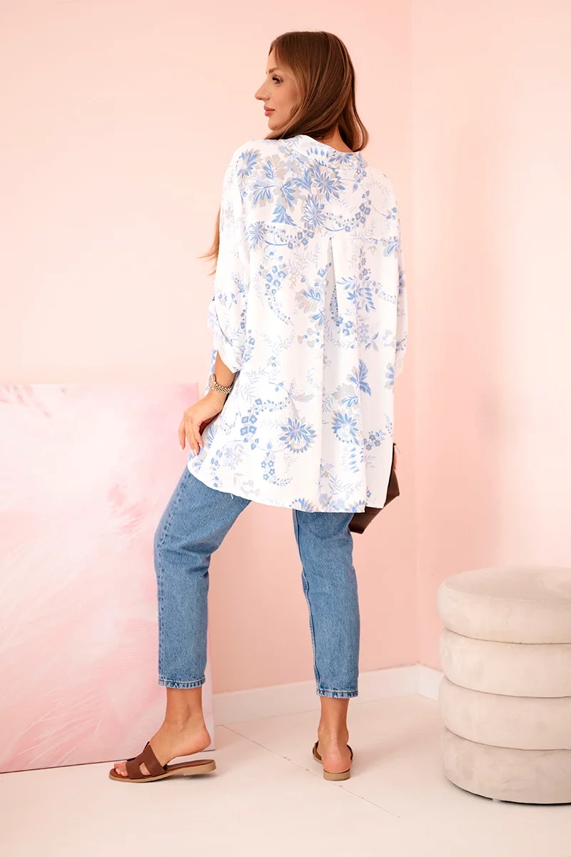 Kesi Włoski Women's V-neck shirt with a floral pattern blue