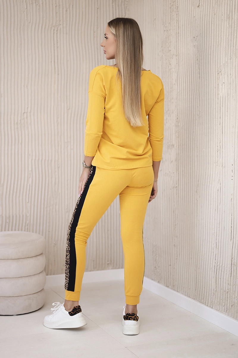 Set with a mustard panther motif