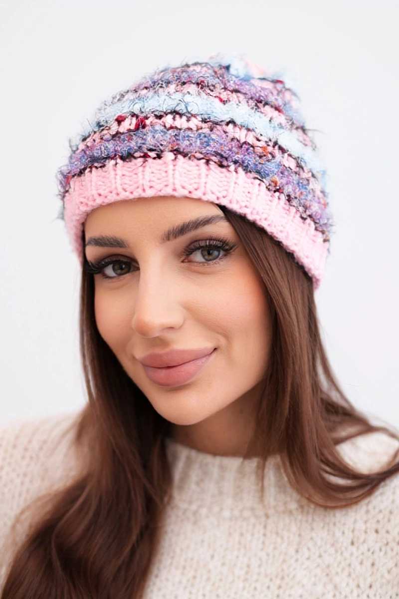 Dámska zimná čiapka s ozdobnými kryštálmi