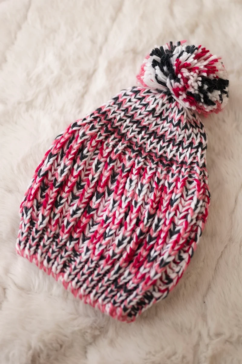 Kesi Cap with a pompom Maria K335 fuchsia