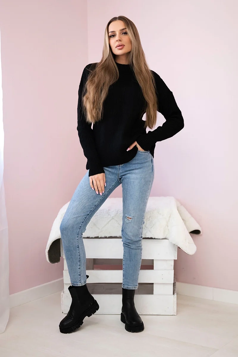 Pullover sweater with fashionable black weave