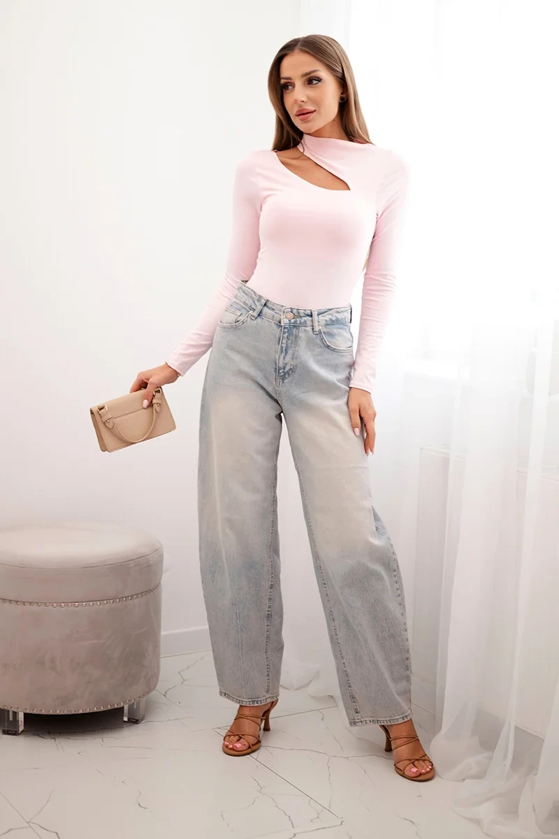 Kesi Włoski Women's bodysuit blouse with long sleeves and asymmetrical neckline powder pink