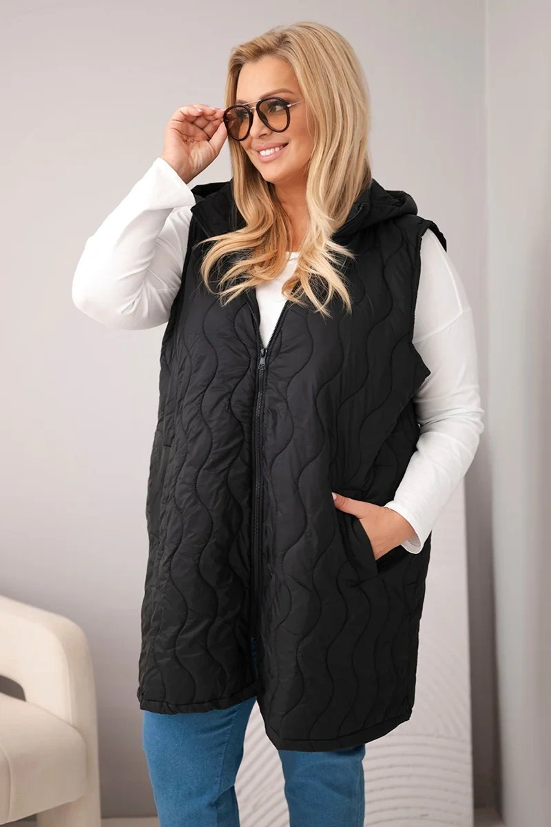 Kesi dámska plus size prešívaná vesta s kapucňou čierna