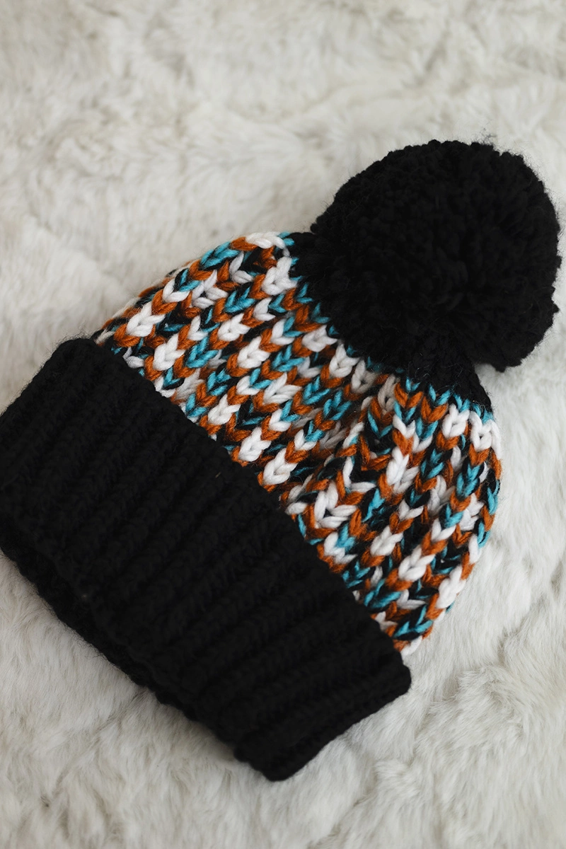 Kesi Cap with a pompom Ellen K325 black