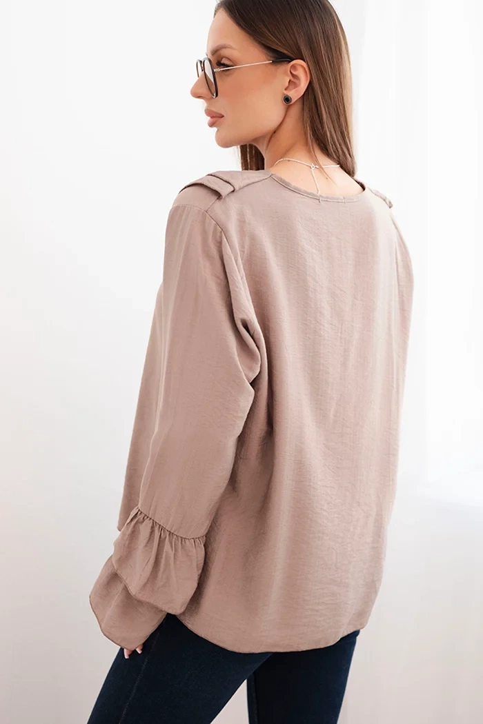 Kesi Włoski Women's viscose blouse with ruffles and long sleeves fango