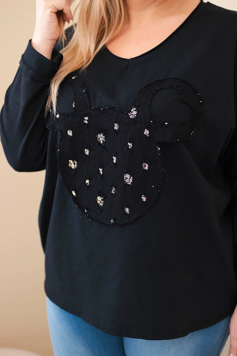 Plus size blúzka s V-výstrihom a aplikáciou