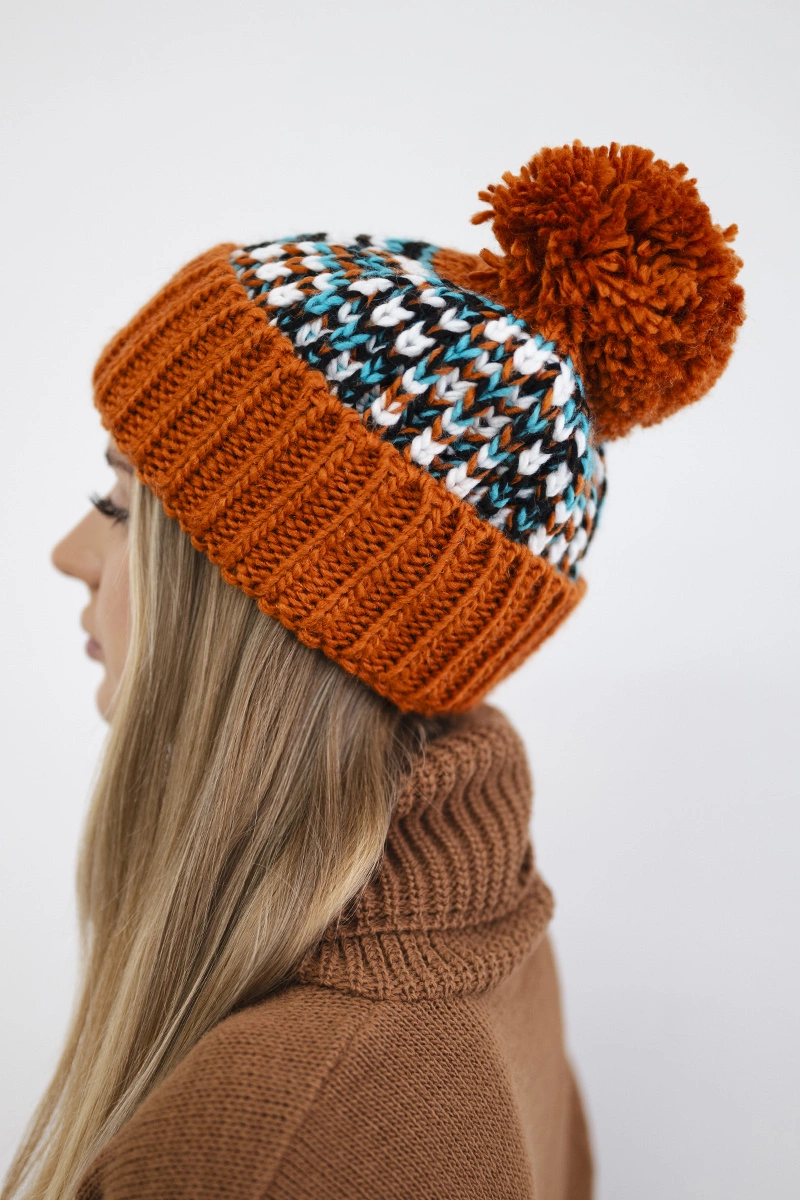 Kesi Cap with a pompom Ellen K325 foxy